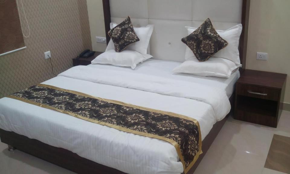 Hotel Ss Grand Lucknow Exterior photo